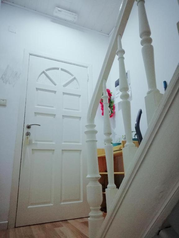 Cozy Rooms With Share The Bathroom And Kitchen بروكسل المظهر الخارجي الصورة