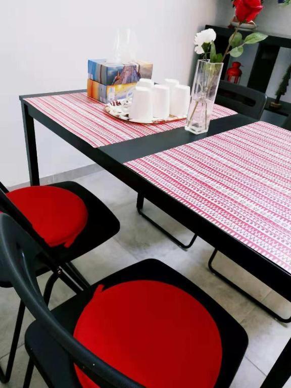 Cozy Rooms With Share The Bathroom And Kitchen بروكسل المظهر الخارجي الصورة