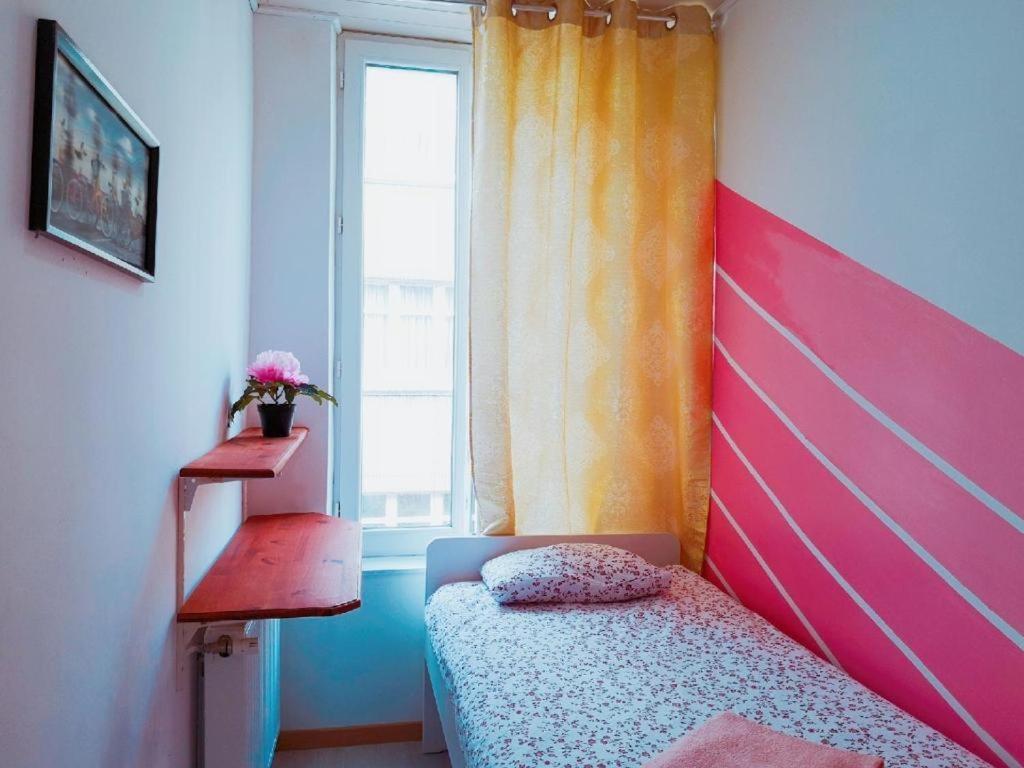 Cozy Rooms With Share The Bathroom And Kitchen بروكسل المظهر الخارجي الصورة