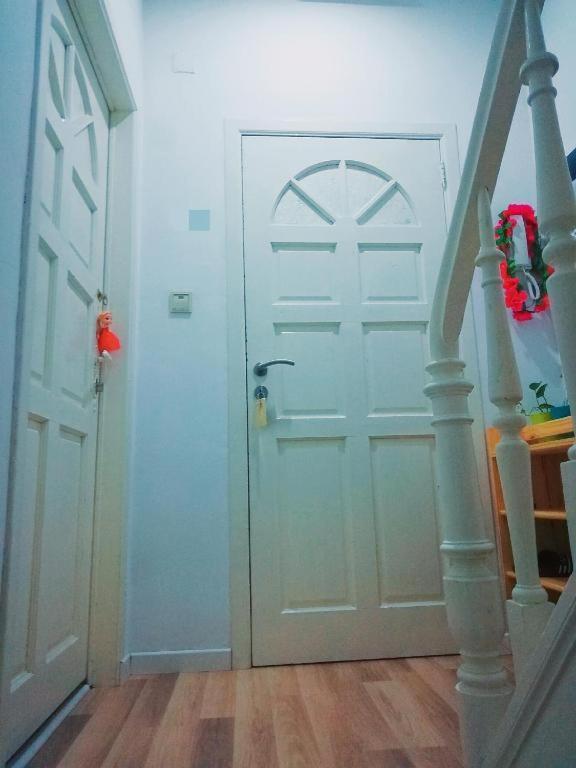 Cozy Rooms With Share The Bathroom And Kitchen بروكسل المظهر الخارجي الصورة